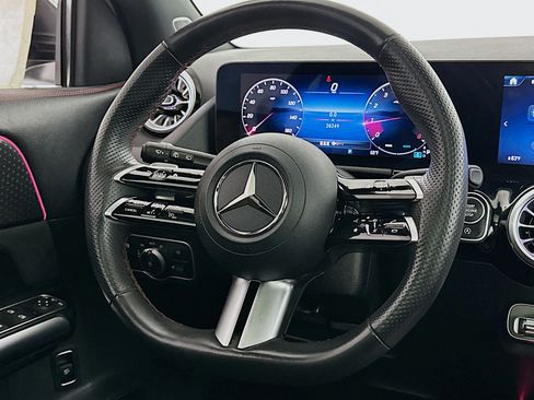 Used 2024 Mercedes-Benz GLA 250 4MATIC image 8