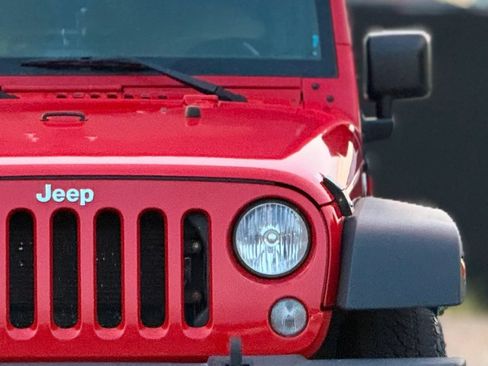 Used 2017 Jeep Wrangler Unlimited Sport w/ Connectivity Group AWD/4WD image 12