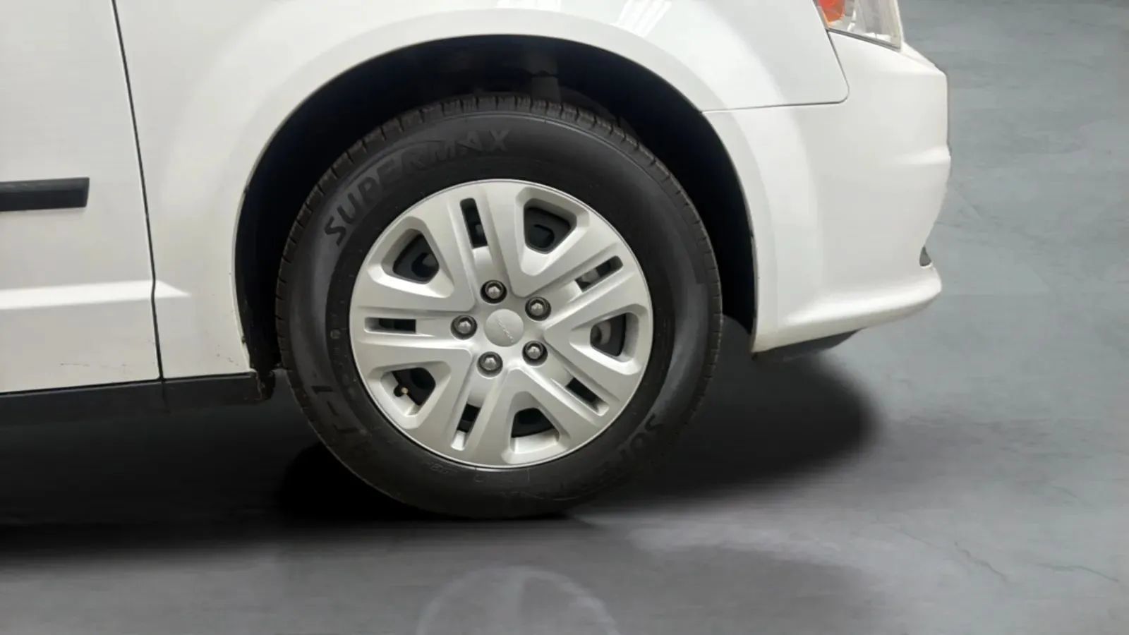 Used 2015 Dodge Grand Caravan American Value Package w/ UConnect Hands-Free Group FWD image 23