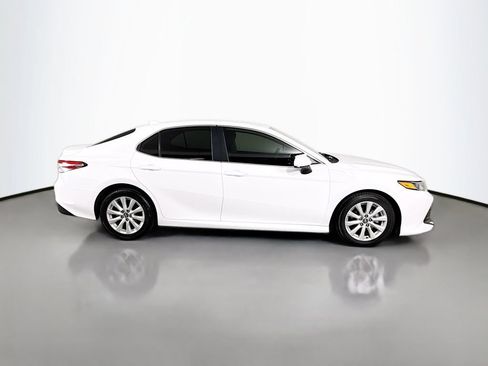 Used 2020 Toyota Camry LE FWD image 4