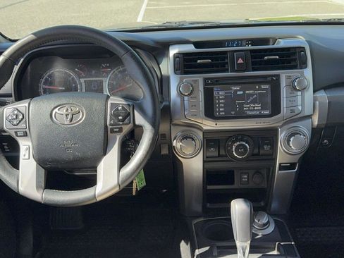 Used 2018 Toyota 4Runner 4WD image 12