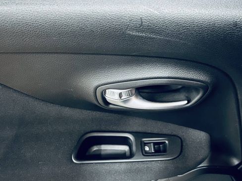 Used 2020 Jeep Renegade Sport w/ UConnect 7.0 Group FWD image 34