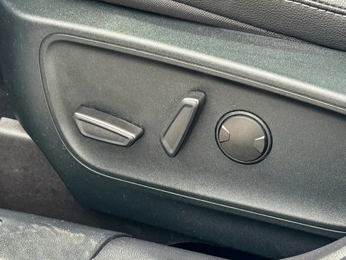 Used 2022 Ford Escape SEL image 19