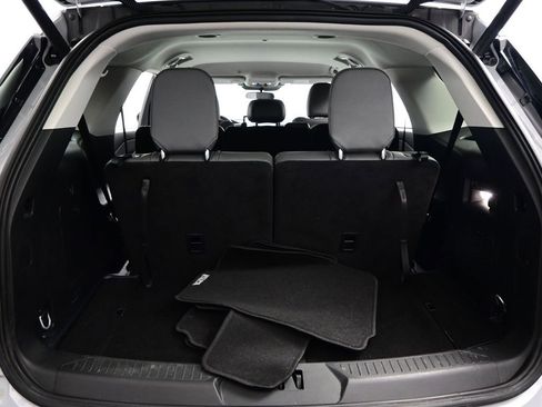 Used 2025 Ford Explorer Active w/ Active Comfort Package RWD image 39
