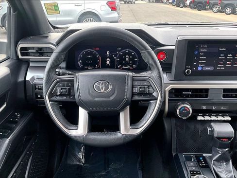 Used 2025 Toyota Tacoma TRD Off-Road image 5