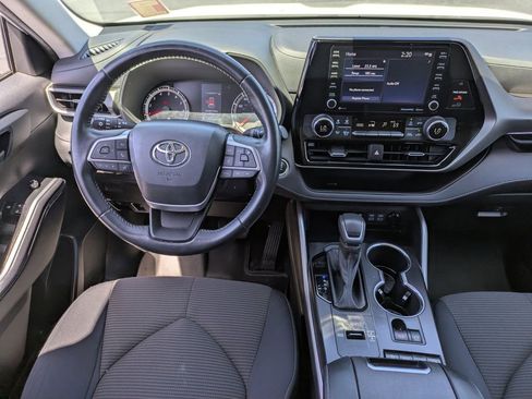 Used 2022 Toyota Highlander LE image 18