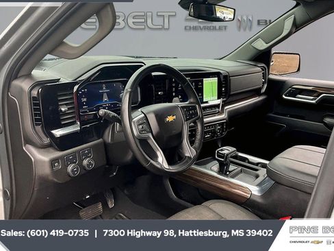 Used 2025 Chevrolet Silverado 1500 LT w/ Convenience Package II AWD/4WD image 13