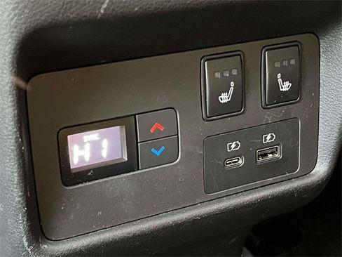 Used 2022 Nissan Rogue Platinum w/ Head-Up Display Package image 15