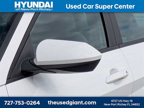 Used 2024 Hyundai Elantra SEL image 11