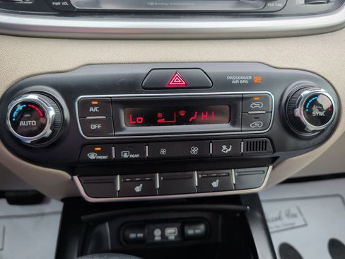 Used 2019 Kia Sorento LX w/ LX Convenience Package image 15