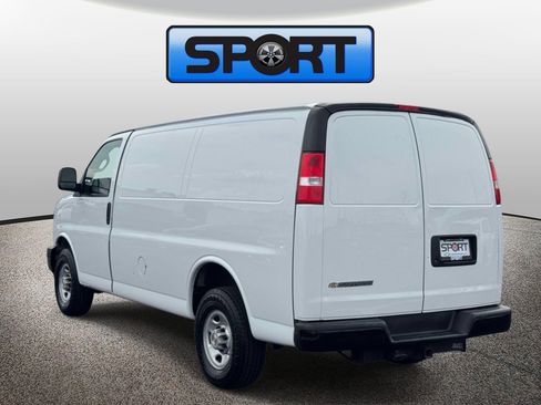 Used 2024 Chevrolet Express 2500 w/ Driver Convenience Package RWD image 21