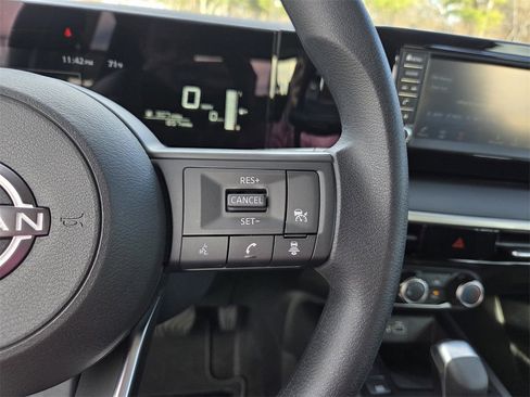 Certified 2025 Nissan Kicks S image 17