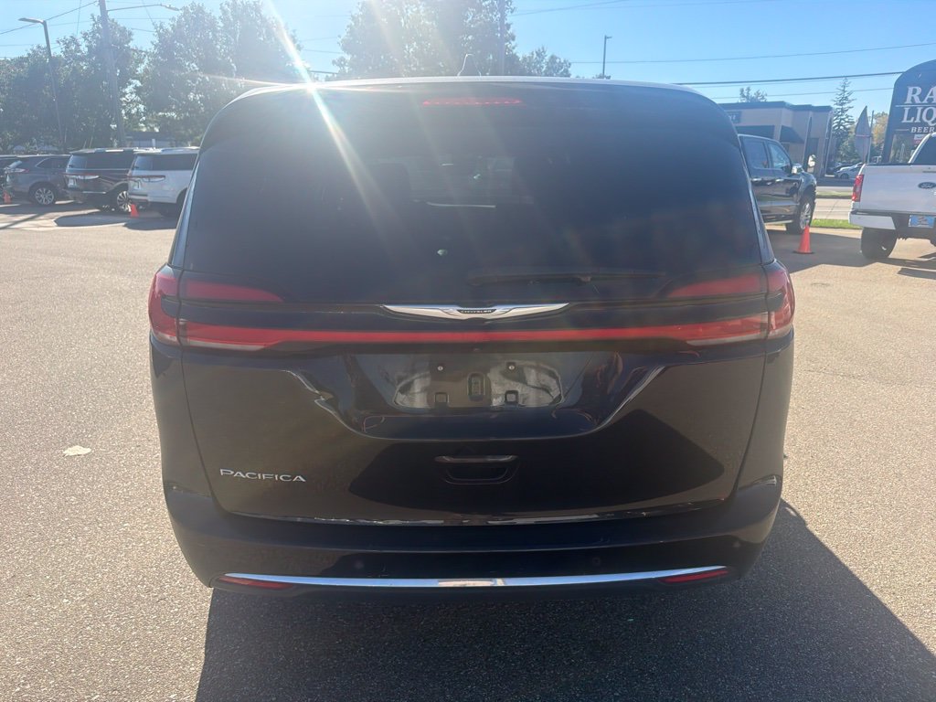 Used 2025 Chrysler Pacifica Select FWD image 7