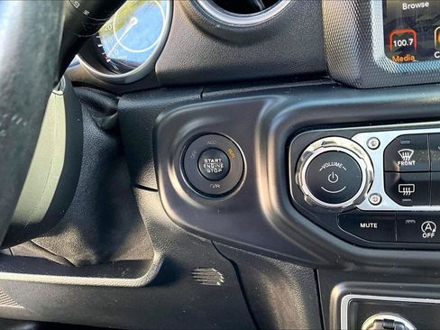 Used 2018 Jeep Wrangler Unlimited Sahara AWD/4WD image 36
