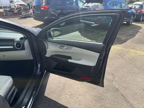 Used 2023 Kia Forte LXS image 19