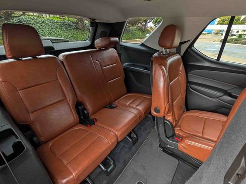 Used 2020 Chevrolet Traverse LT image 15