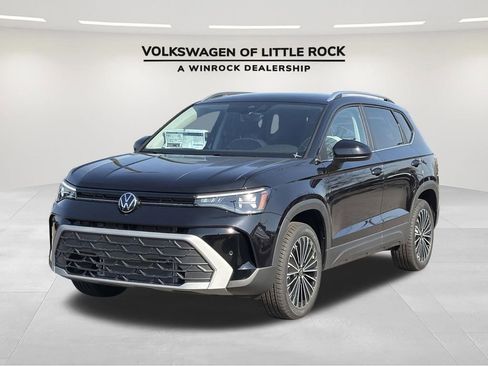 New 2026 Volkswagen Taos SE FWD image 1