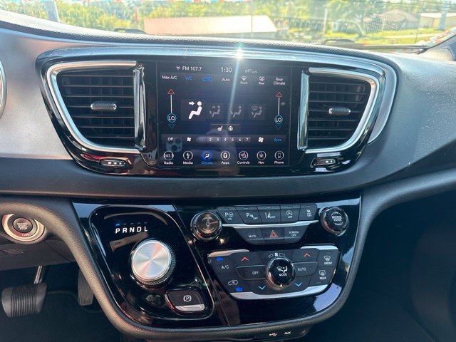 Used 2019 Chrysler Pacifica Touring Plus w/ Advanced Safetytec Group FWD image 6