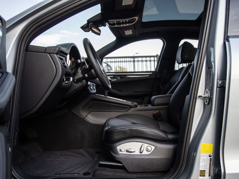 Certified 2026 Porsche Macan AWD/4WD image 25