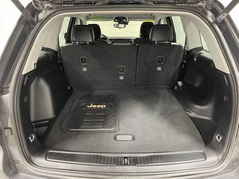Used 2023 Jeep Grand Cherokee Limited AWD/4WD image 25