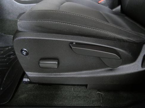 Used 2018 GMC Canyon SLE w/ Nightfall Edition AWD/4WD image 17