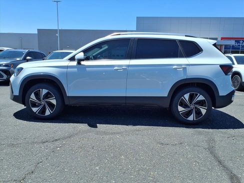 New 2025 Volkswagen Taos SE image 2