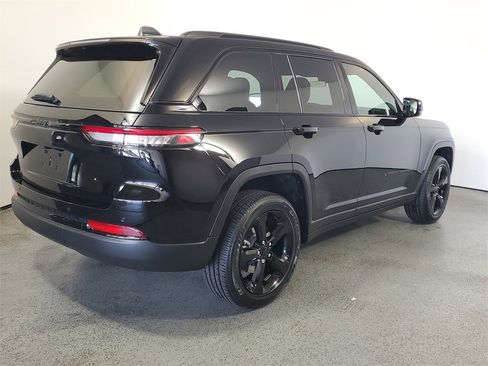 New 2025 Jeep Grand Cherokee Altitude image 6