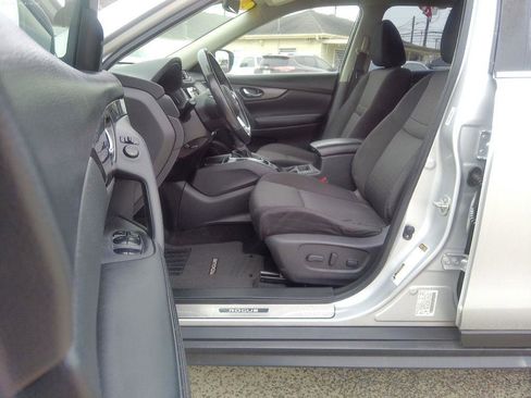 Used 2020 Nissan Rogue SV w/ Premium Package FWD image 12