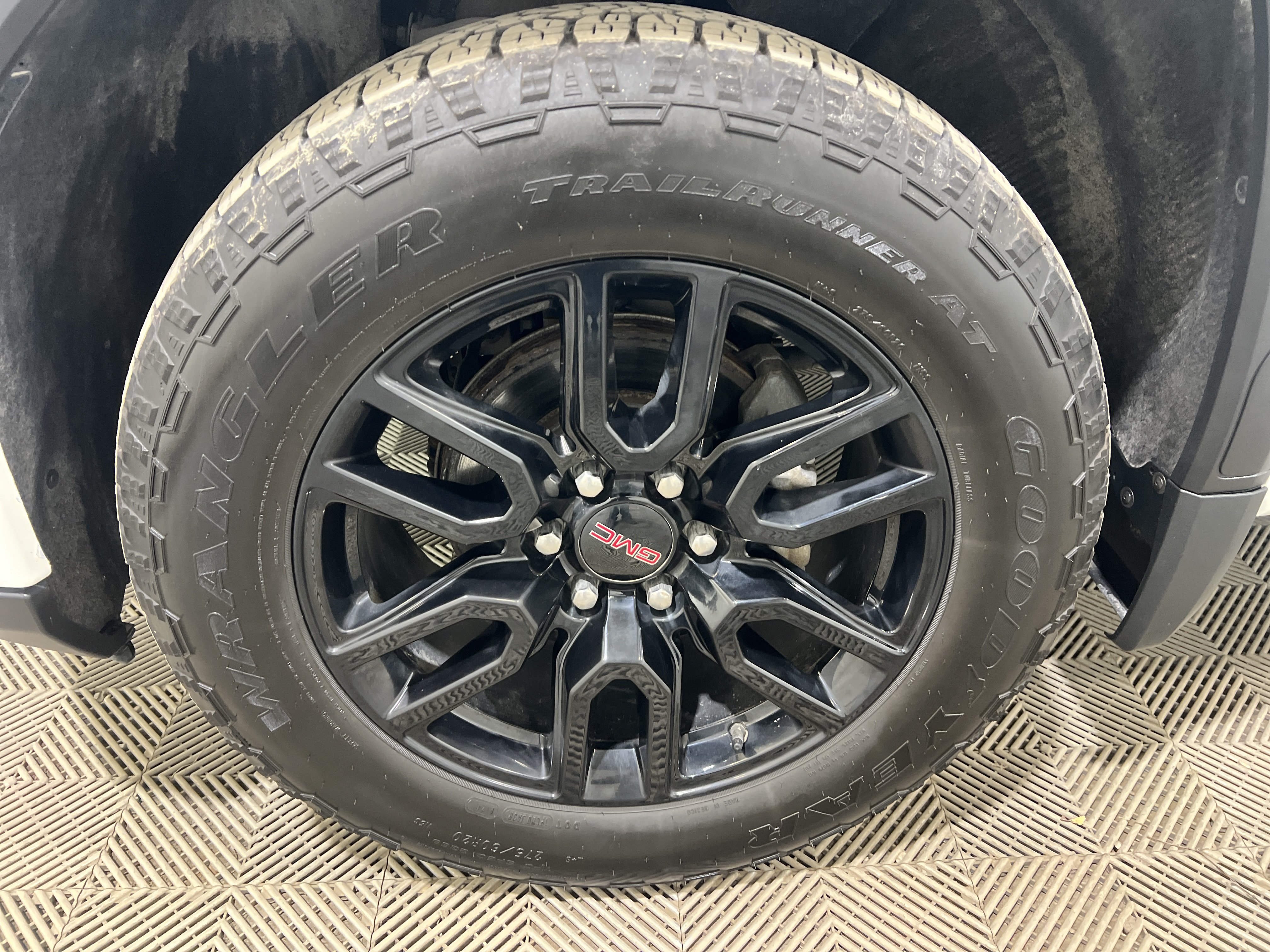Used 2024 GMC Sierra 1500 Pro w/ Graphite Edition AWD/4WD image 5