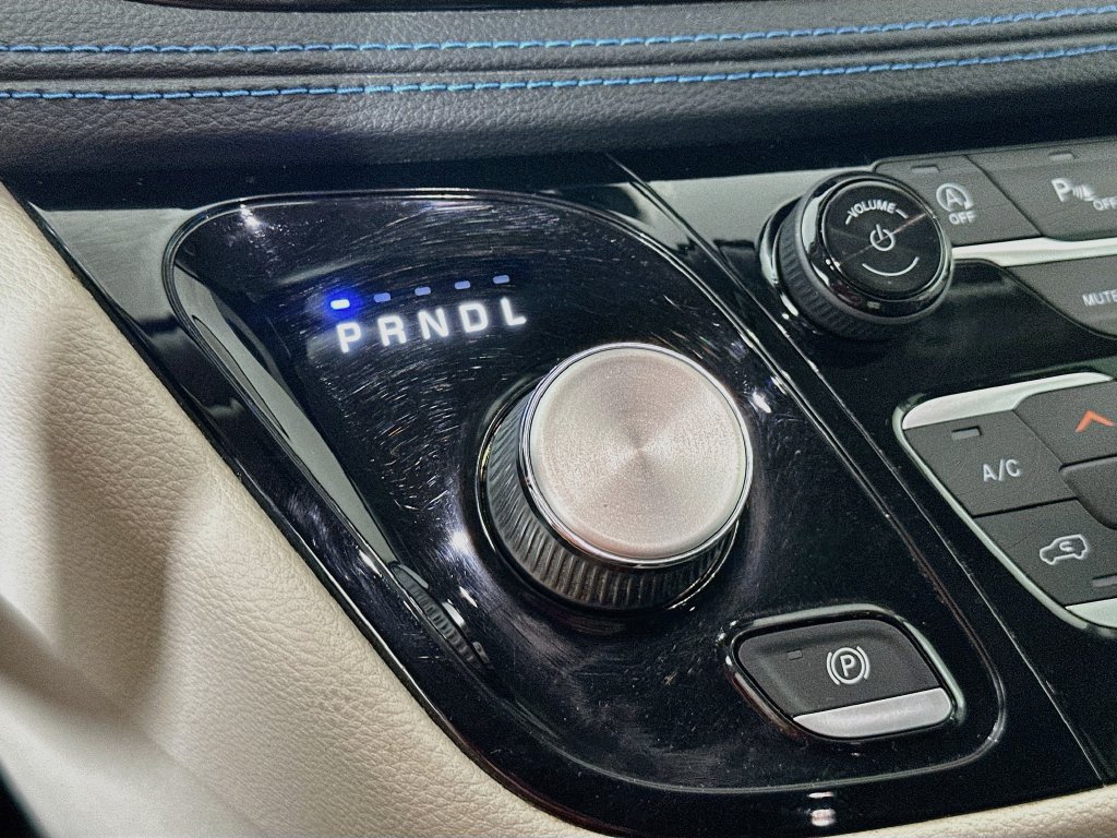Certified 2021 Chrysler Pacifica Touring-L w/ Uconnect Theater Family Group AWD/4WD image 25