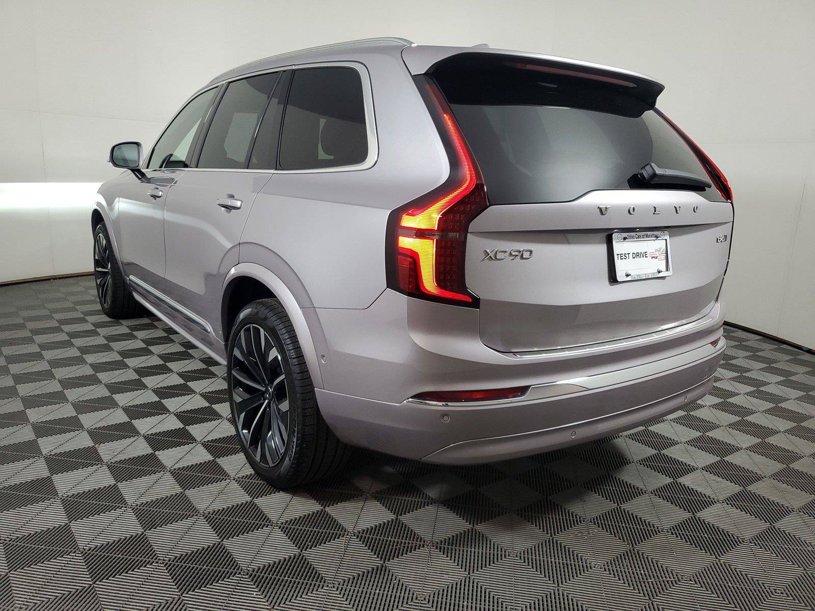 Used 2026 Volvo XC90 B6 Plus w/ Protection Package Premier AWD/4WD image 4