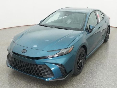 New 2026 Toyota Camry SE FWD image 3