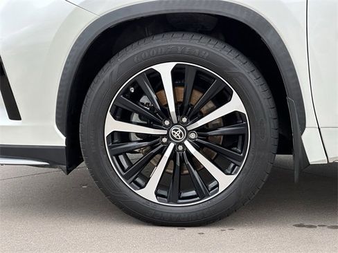 Used 2021 Toyota Highlander XSE image 9