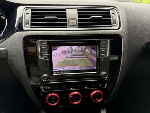 Used 2018 Volkswagen Jetta GLI FWD image 21