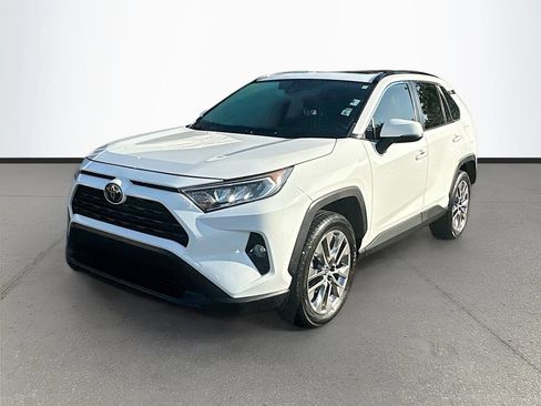 Used 2019 Toyota RAV4 XLE Premium FWD image 3