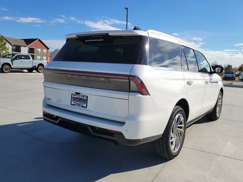 New 2025 Lincoln Navigator Reserve image 3