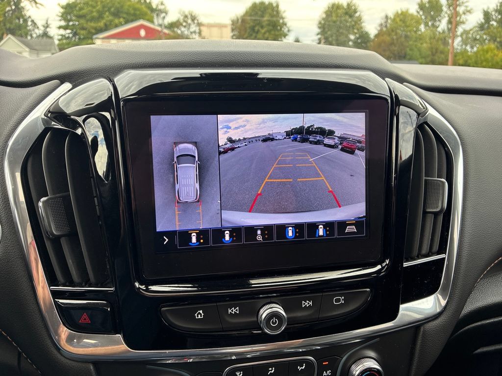 Used 2020 Chevrolet Traverse LT w/ LT Premium Package AWD/4WD image 23
