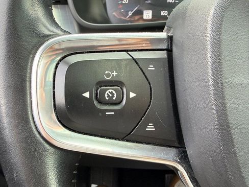Used 2019 Volvo XC40 T5 Momentum AWD/4WD image 19