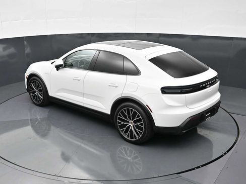Certified 2025 Porsche Macan Electric RWD image 30