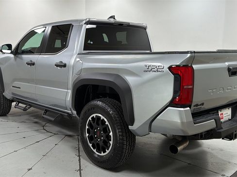 Certified 2025 Toyota Tacoma TRD Off-Road image 7