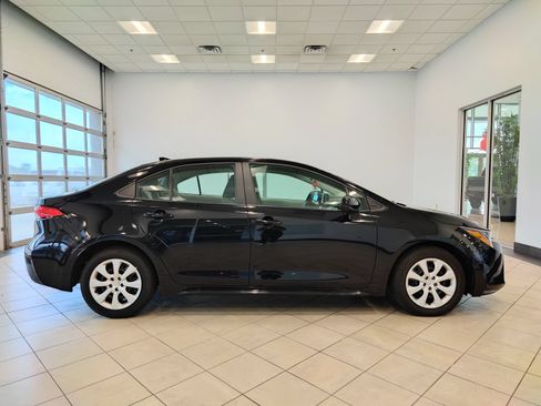 Used 2025 Toyota Corolla LE FWD image 2