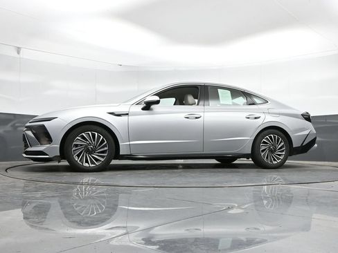 Used 2025 Hyundai Sonata SEL FWD image 45