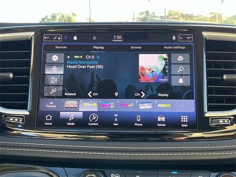 Used 2021 Chrysler Pacifica Touring-L image 14