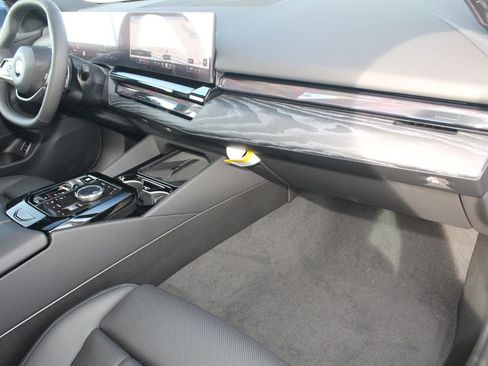 New 2026 BMW 530i xDrive w/ Convenience Package AWD/4WD image 24
