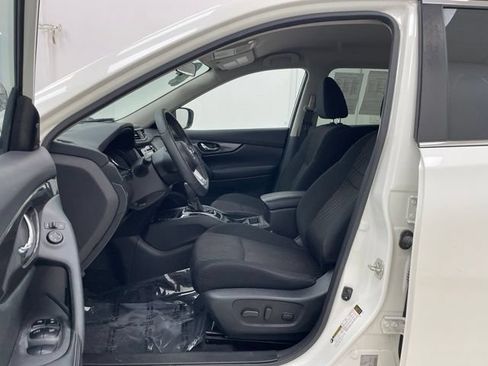 Used 2020 Nissan Rogue SV w/ Premium Package AWD/4WD image 11