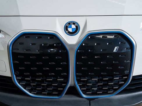 Used 2023 BMW i4 eDrive40 w/ Premium Package image 16