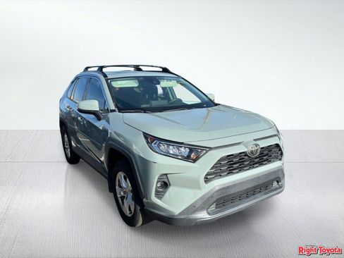 Used 2020 Toyota RAV4 XLE w/ Convenience Package FWD image 5