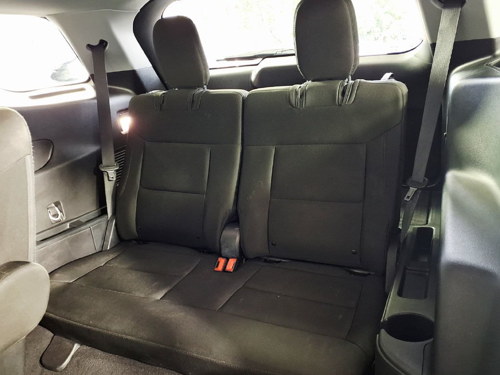 Used 2024 Ford Explorer XLT RWD image 9
