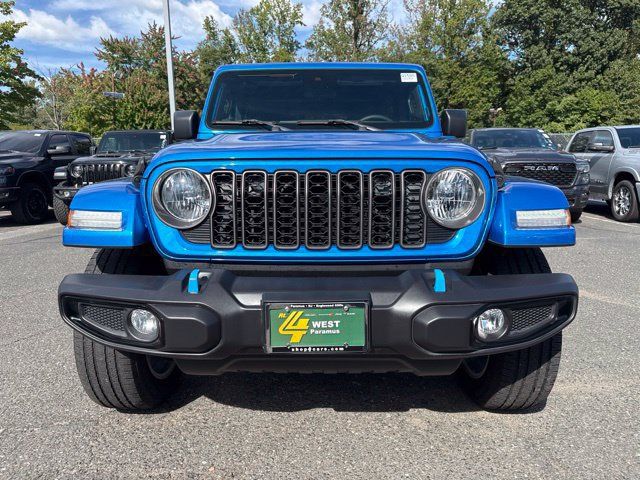 Used 2024 Jeep Wrangler Unlimited w/ Convenience Group AWD/4WD image 2