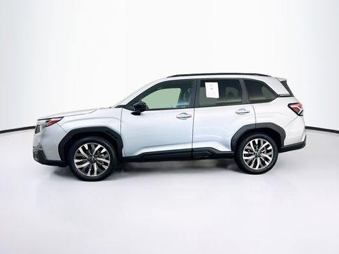 Used 2025 Subaru Forester Touring AWD/4WD image 4